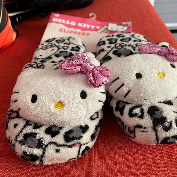 Sanrio Shoes - Womens Hello Kitty Face Leopard Plush Slippers XL 10/11 NEW OLD STOCK